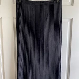 EUC Amour Vert Slit Skirt